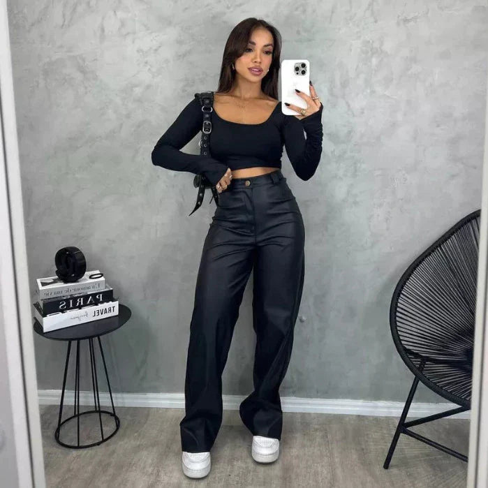 Calça Wide Leg Feminina Cintura Alta Couro Fake Preta Pantalona Retrô Moda Gringa Blogueira Balada